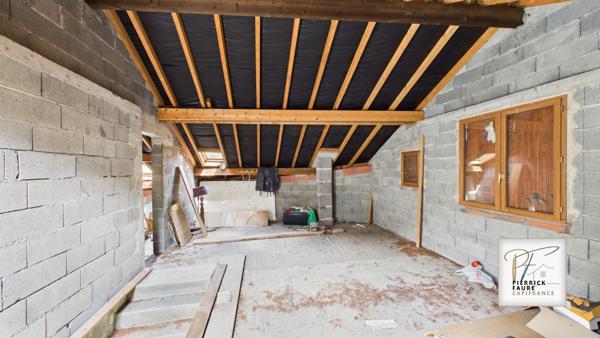 LA SALLE-LES-ALPES – 4 GARAGES +198 m² DE STOCKAGE – PRODUIT RARE