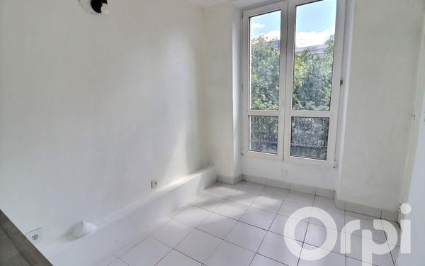 Appartement à vendre    1 pièce • 31,28 m2 Paris 18