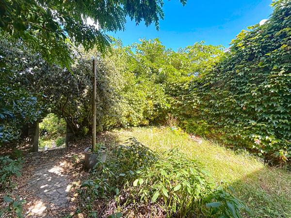MAISON FAMILIALE RENOVEE, GRAND JARDIN EN ESPALIER, A DEUX PAS DE LA GARE ET DES COMMODITES
