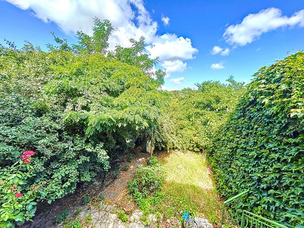MAISON FAMILIALE RENOVEE, GRAND JARDIN EN ESPALIER, A DEUX PAS DE LA GARE ET DES COMMODITES