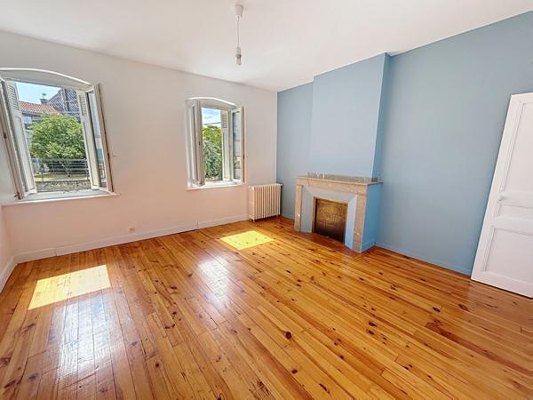 MAISON FAMILIALE RENOVEE, GRAND JARDIN EN ESPALIER, A DEUX PAS DE LA GARE ET DES COMMODITES