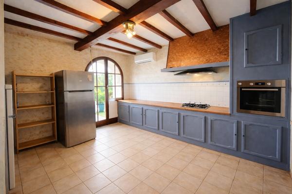 Grande maison familiale  à vendre à Saint-Sauveur (33250) – 200 m² habitables, grande parcelle et plusieurs Garages