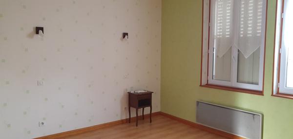 Verneuil (51700) MAISON AVEC DEPENDANCES ET COUR