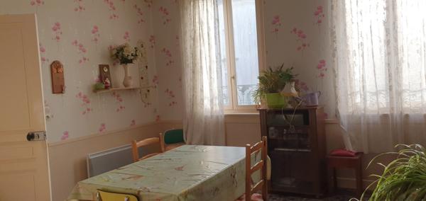 Verneuil (51700) MAISON AVEC DEPENDANCES ET COUR