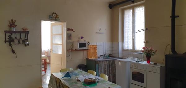 Verneuil (51700) MAISON AVEC DEPENDANCES ET COUR