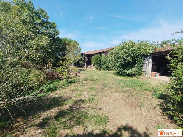 Espace, calme et potentiel : un cadre idéal pour un projet familial à la campagne.