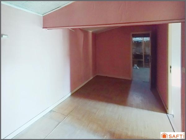 Espace, calme et potentiel : un cadre idéal pour un projet familial à la campagne.