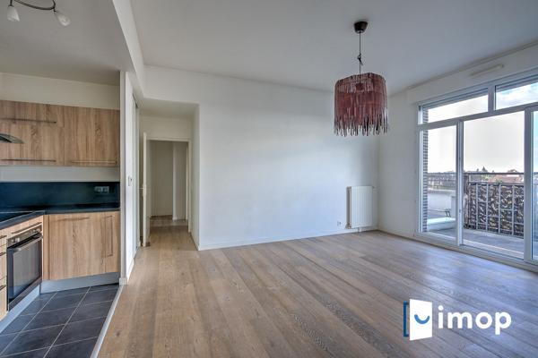 Dernier étage avec terrasse et double parking