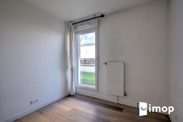 Dernier étage avec terrasse et double parking