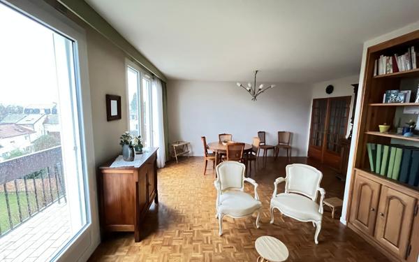 Appartement à vendre    2 pièces • 70 m2 Château-Thierry