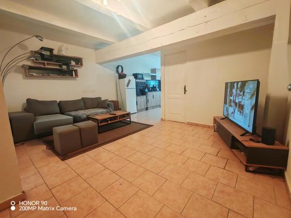 Appartement
         2 pièces
        - 51 m² 76 000 € *