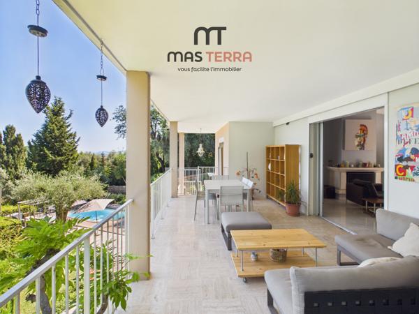 Maison
         6 pièces
        - 200 m² Bien prestige 825 000 € *