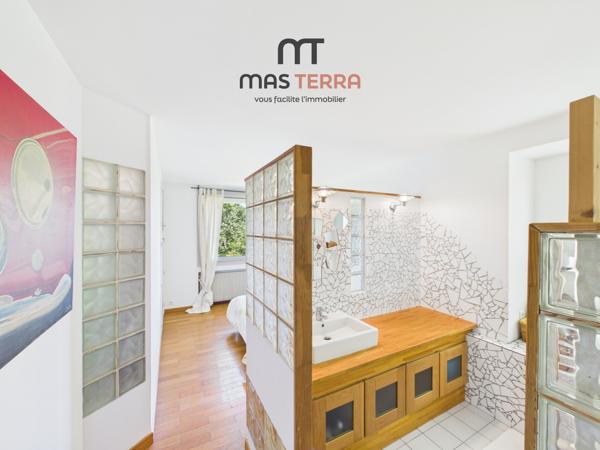 Maison
         6 pièces
        - 200 m² Bien prestige 825 000 € *