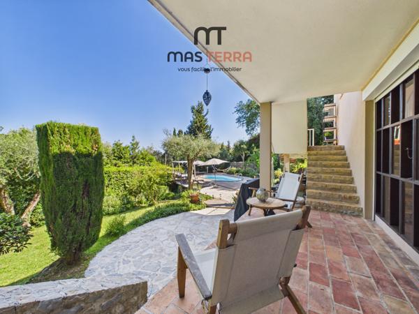 Maison
         6 pièces
        - 200 m² Bien prestige 825 000 € *