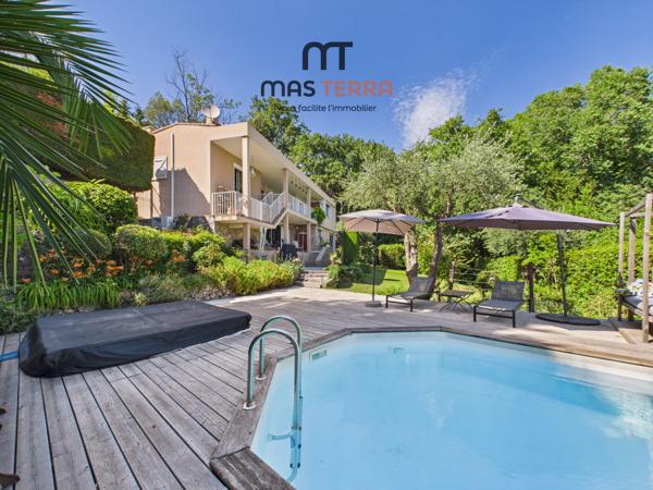Maison
         6 pièces
        - 200 m² Bien prestige 825 000 € *