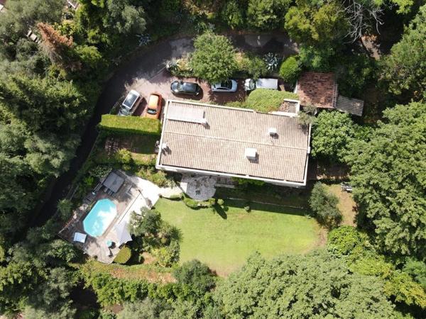 Maison
         6 pièces
        - 200 m² Bien prestige 825 000 € *