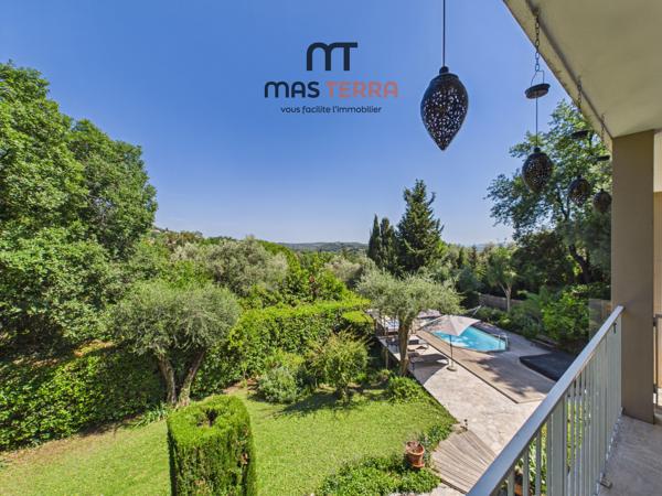 Maison
         6 pièces
        - 200 m² Bien prestige 825 000 € *