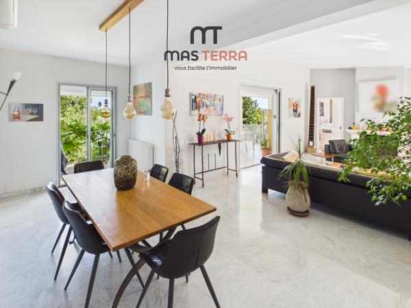 Maison
         6 pièces
        - 200 m² Bien prestige 825 000 € *