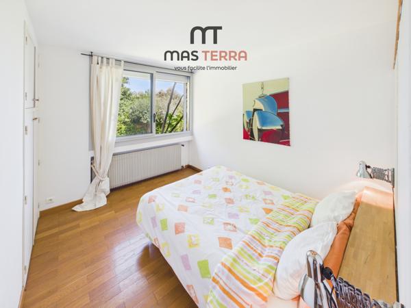 Maison
         6 pièces
        - 200 m² Bien prestige 825 000 € *