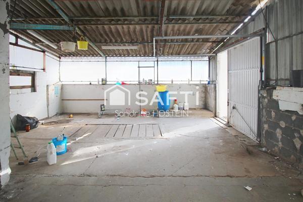 Dépôt-Garage de 228m2!