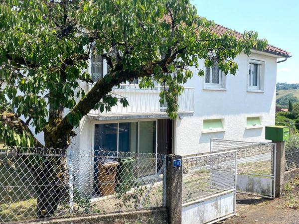 PETIT BUDGET POUR CETTE MAISON DE VILLE FONCTIONNELLE ET HABITABLE SANS TRAVAUX