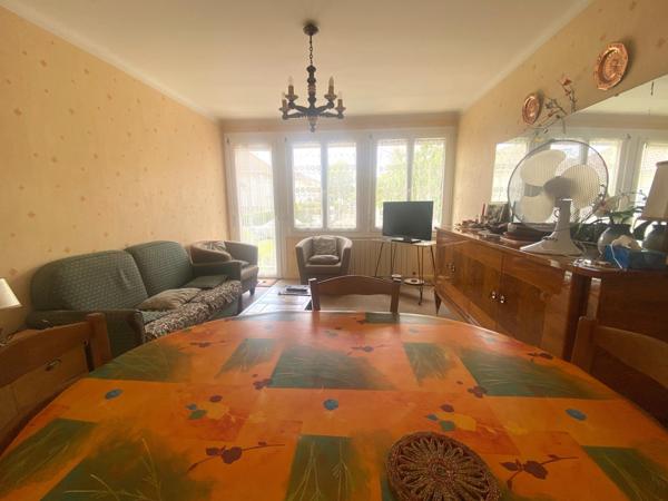 PETIT BUDGET POUR CETTE MAISON DE VILLE FONCTIONNELLE ET HABITABLE SANS TRAVAUX