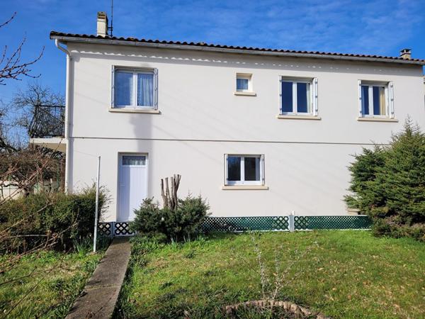 ROCHEFORT - Proche des écoles commerces et gare - Maison de 144 m2 de type 5 - double garage et jardin