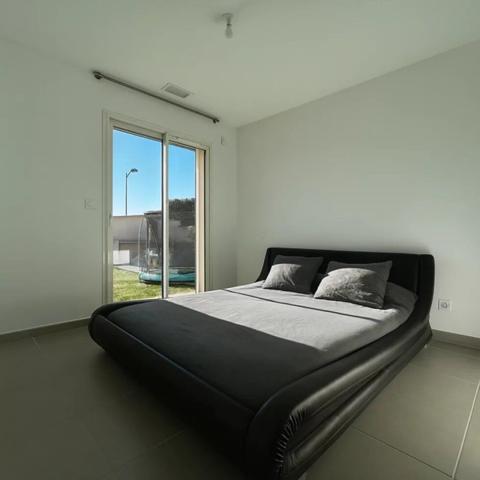 Vente                                                      Villa
                        
                     4 pièces                      102 m2                     à Brouilla