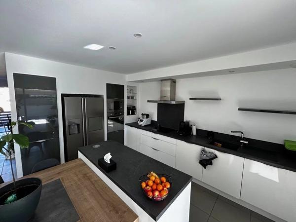 Vente                                                      Villa
                        
                     4 pièces                      102 m2                     à Brouilla