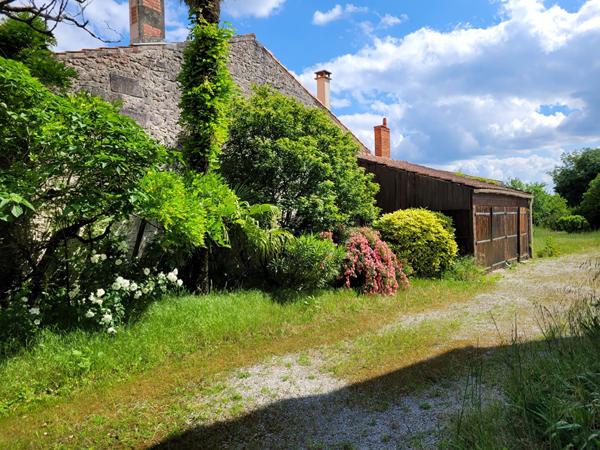 TONNAY CHARENTE maison bourgeoise de 163 m² et grange réhabilitée de 80 m² sur parcelle de 1682 m²