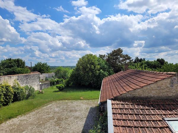 TONNAY CHARENTE maison bourgeoise de 163 m² et grange réhabilitée de 80 m² sur parcelle de 1682 m²