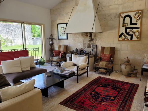 TONNAY CHARENTE maison bourgeoise de 163 m² et grange réhabilitée de 80 m² sur parcelle de 1682 m²