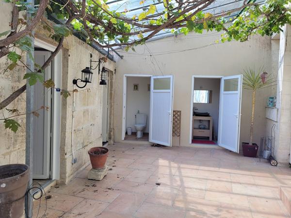 TONNAY CHARENTE maison bourgeoise de 163 m² et grange réhabilitée de 80 m² sur parcelle de 1682 m²