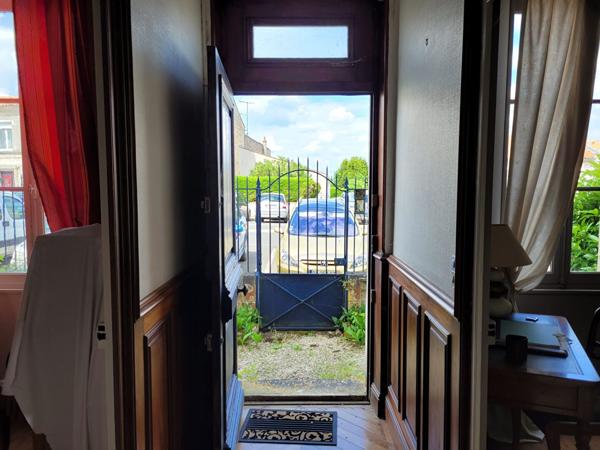 TONNAY CHARENTE maison bourgeoise de 163 m² et grange réhabilitée de 80 m² sur parcelle de 1682 m²