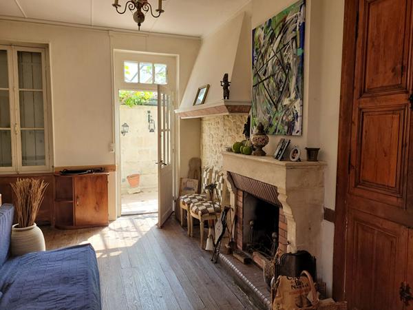 TONNAY CHARENTE maison bourgeoise de 163 m² et grange réhabilitée de 80 m² sur parcelle de 1682 m²