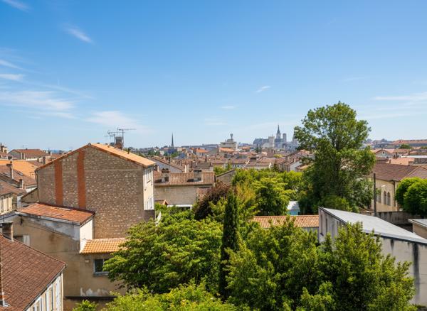 16000 ANGOULEME Bel appartement 4 pièces de 128m² - cave, parking -Victor Hugo