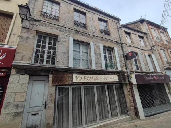 Immeuble à rénover avec beau potentiel