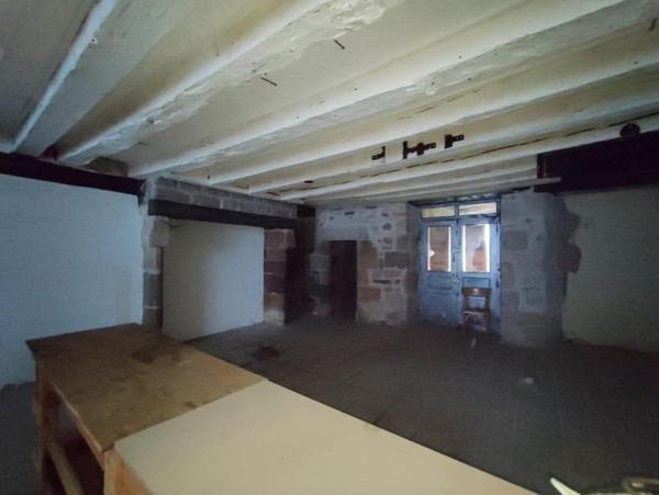 Immeuble à rénover avec beau potentiel