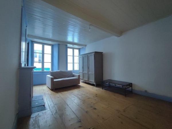 Immeuble à rénover avec beau potentiel