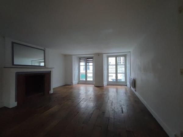 Immeuble à rénover avec beau potentiel