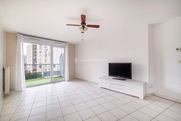 Vente                                                      Appartement
                        
                     3 pièces                      64 m2                     à Lyon 3