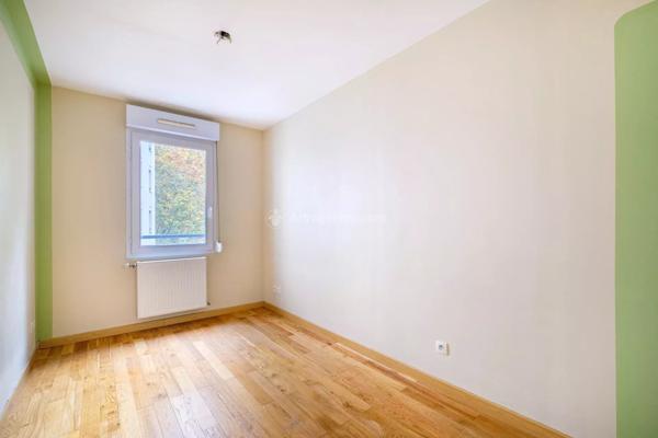 Vente                                                      Appartement
                        
                     3 pièces                      64 m2                     à Lyon 3