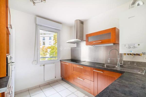 Vente                                                      Appartement
                        
                     3 pièces                      64 m2                     à Lyon 3