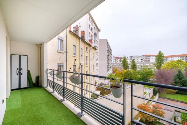 Vente                                                      Appartement
                        
                     3 pièces                      64 m2                     à Lyon 3