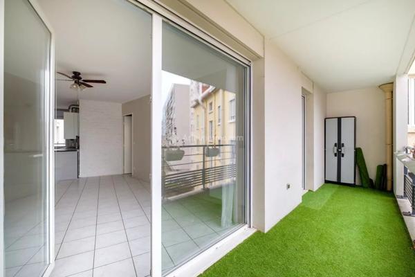 Vente                                                      Appartement
                        
                     3 pièces                      64 m2                     à Lyon 3