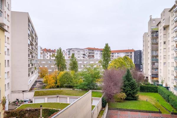 Vente                                                      Appartement
                        
                     3 pièces                      64 m2                     à Lyon 3