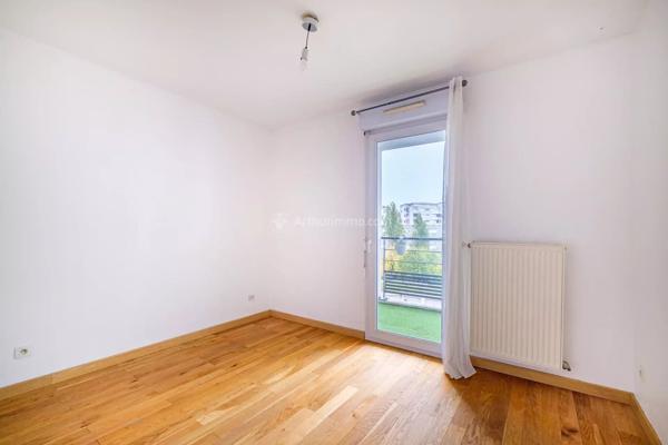 Vente                                                      Appartement
                        
                     3 pièces                      64 m2                     à Lyon 3