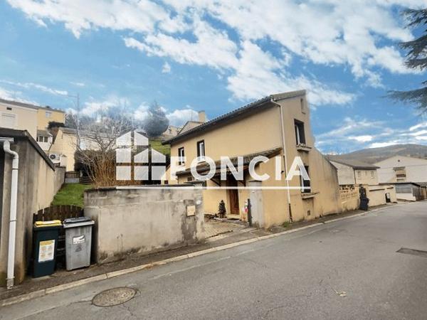 À vendre Maison 4 pièces 97 m² - Le Chambon-feugerolles 42500