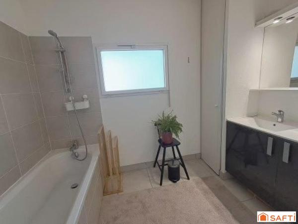 Beau T3 lumineux avec terrasse dans résidence sécurisé