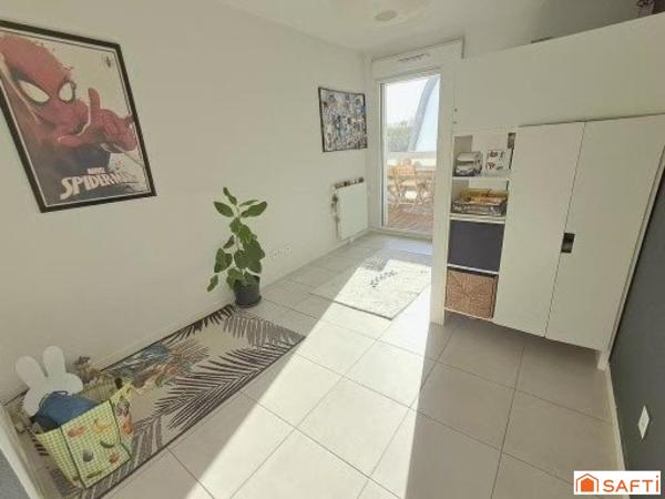 Beau T3 lumineux avec terrasse dans résidence sécurisé